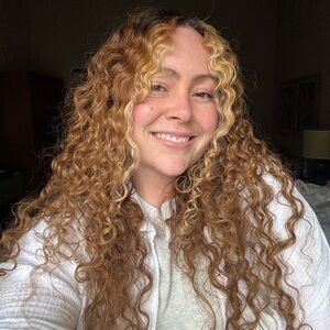 Meet your Posher, Caitlyn